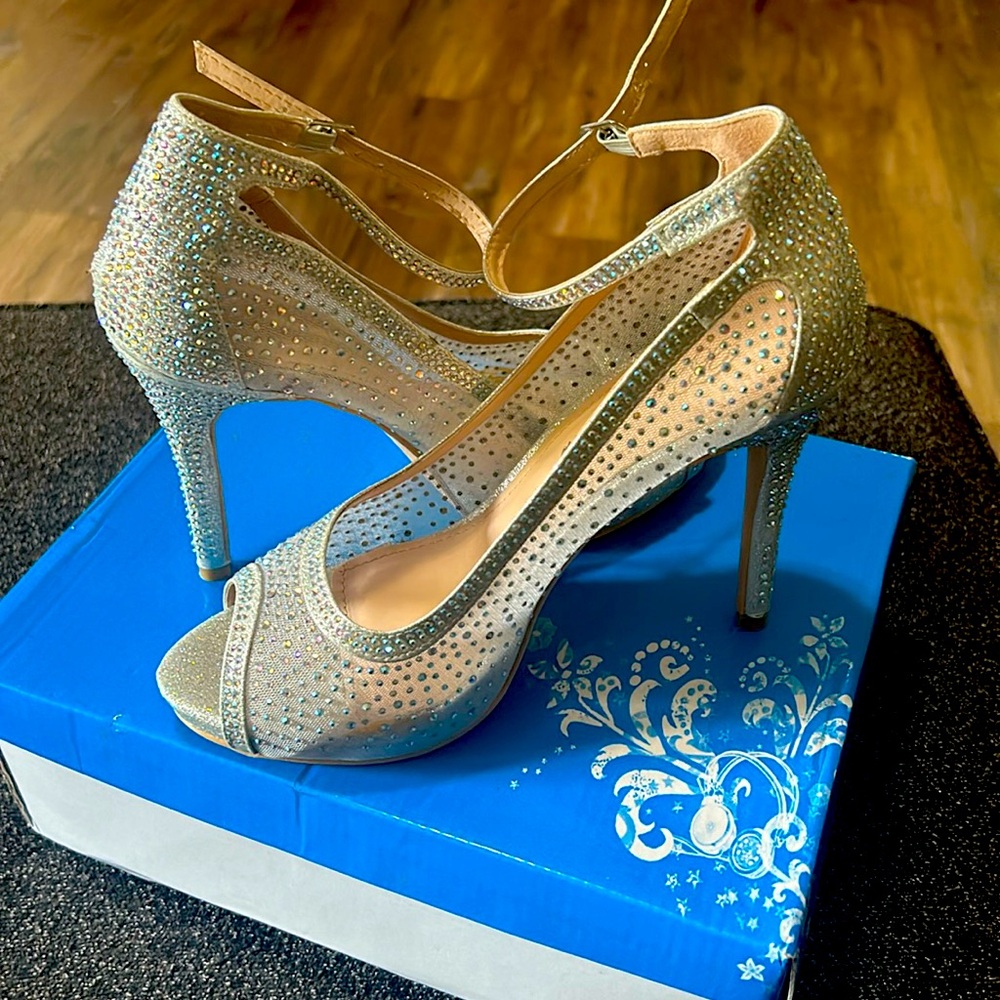 7.5 Silver Bella Luna Heels (Wedding day shoe worn for about 20 min)